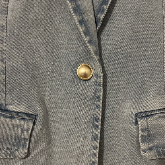 Bagatelle Blue Blazer with Notched Lapels and Tailored Fit - Picture 6 of 7